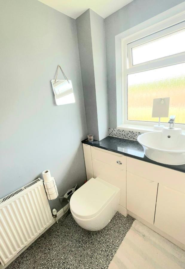 5min Drive To Luton Airport, 2 Train Stations & Motorway - Free Parking - Late Check Out 11am - Quiet & Peaceful Location With A Relaxing Garden - Only 25min Drive To North London - Free Wifi Luton (Bedfordshire)